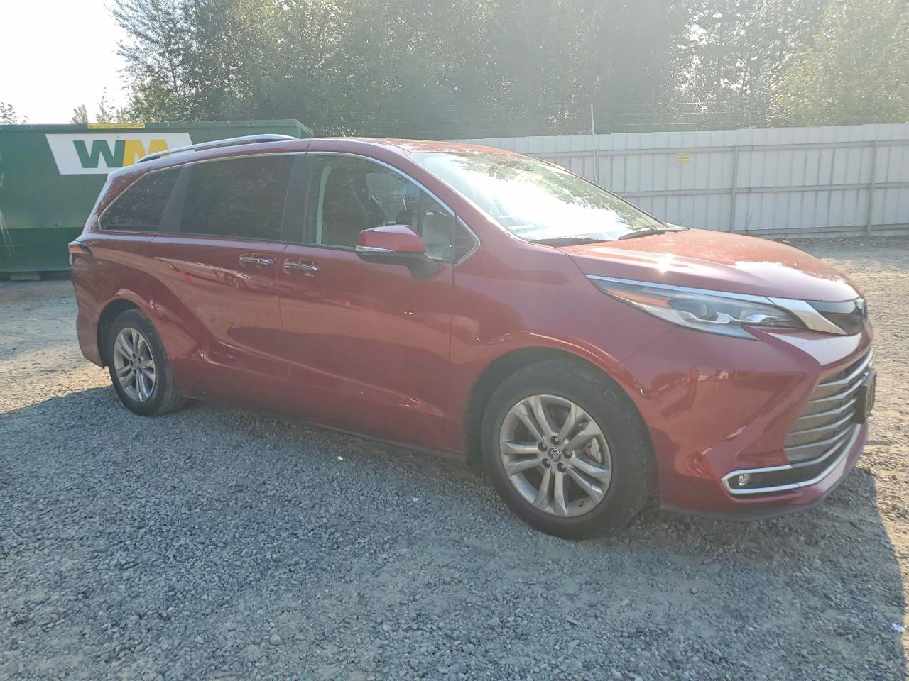 2022 TOYOTA SIENNA PLATINUM 7-PASSENGER — Фото 4 из 14