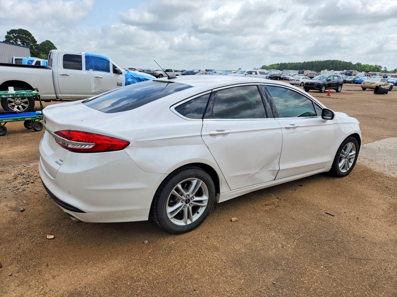 2018 FORD FUSION SE — Фото 3 из 12