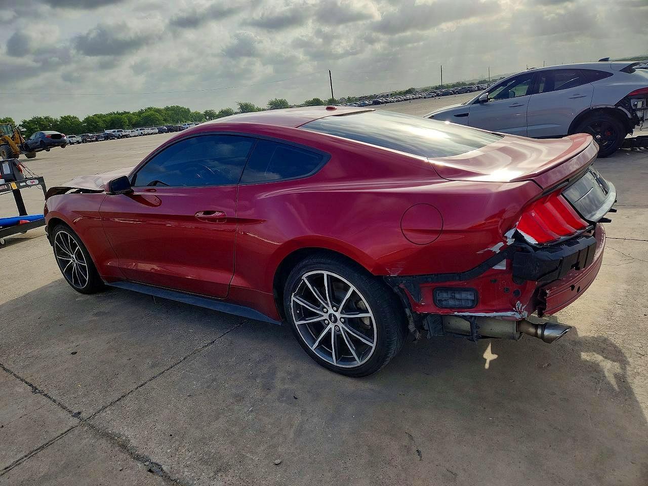 2018 FORD MUSTANG — Фото 2 из 13