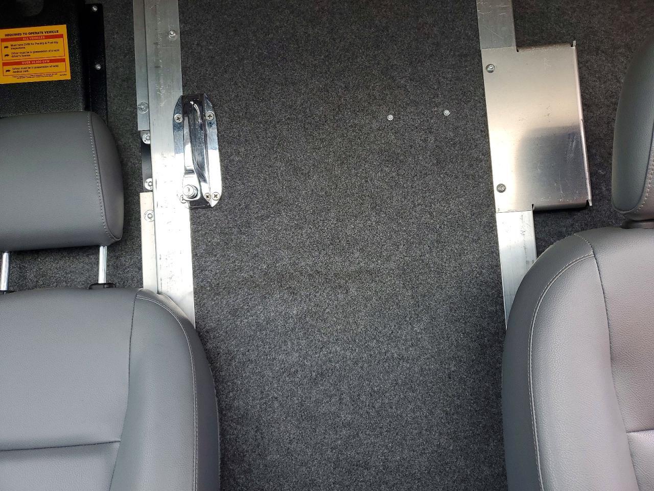 1FTYE2CM2JKA16477 2018 FORD TRANS 150 photo no. 10