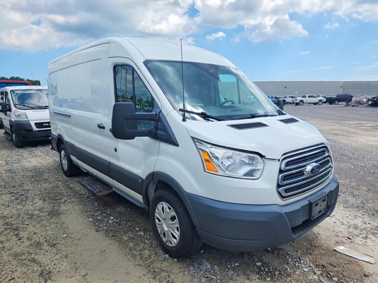 1FTYE2CM2JKA16477 2018 FORD TRANS 150 photo no. 4