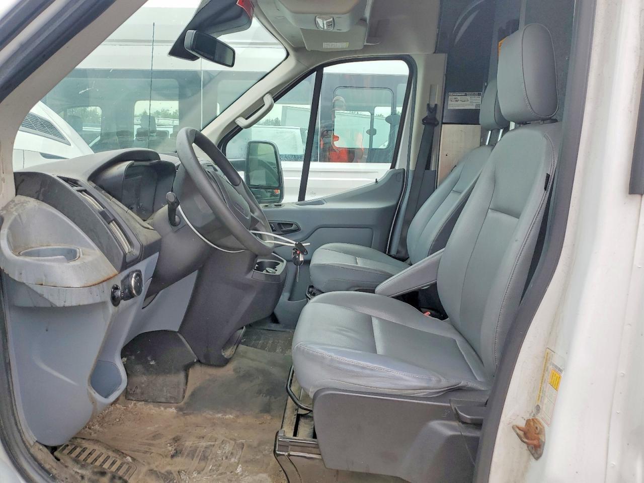 1FTYE2CM2JKA16477 2018 FORD TRANS 150 photo no. 7