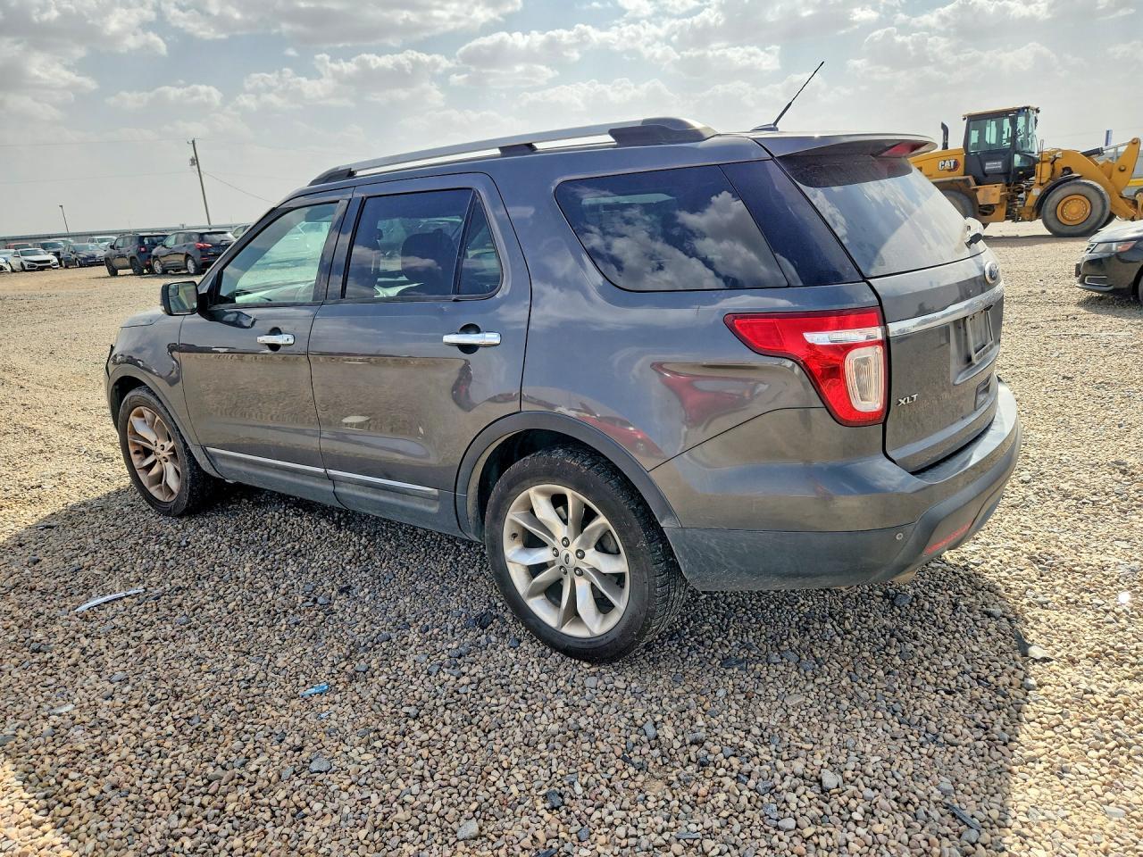 2015 FORD EXPLORER XLT — Фото 2 из 13
