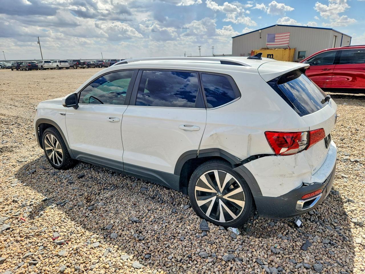 2022 VOLKSWAGEN TAOS SE — Фото 2 из 13