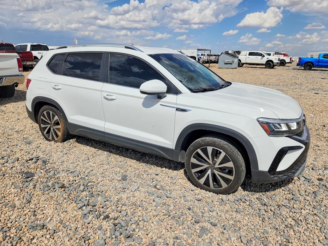 2022 VOLKSWAGEN TAOS SE — Фото 4 из 13