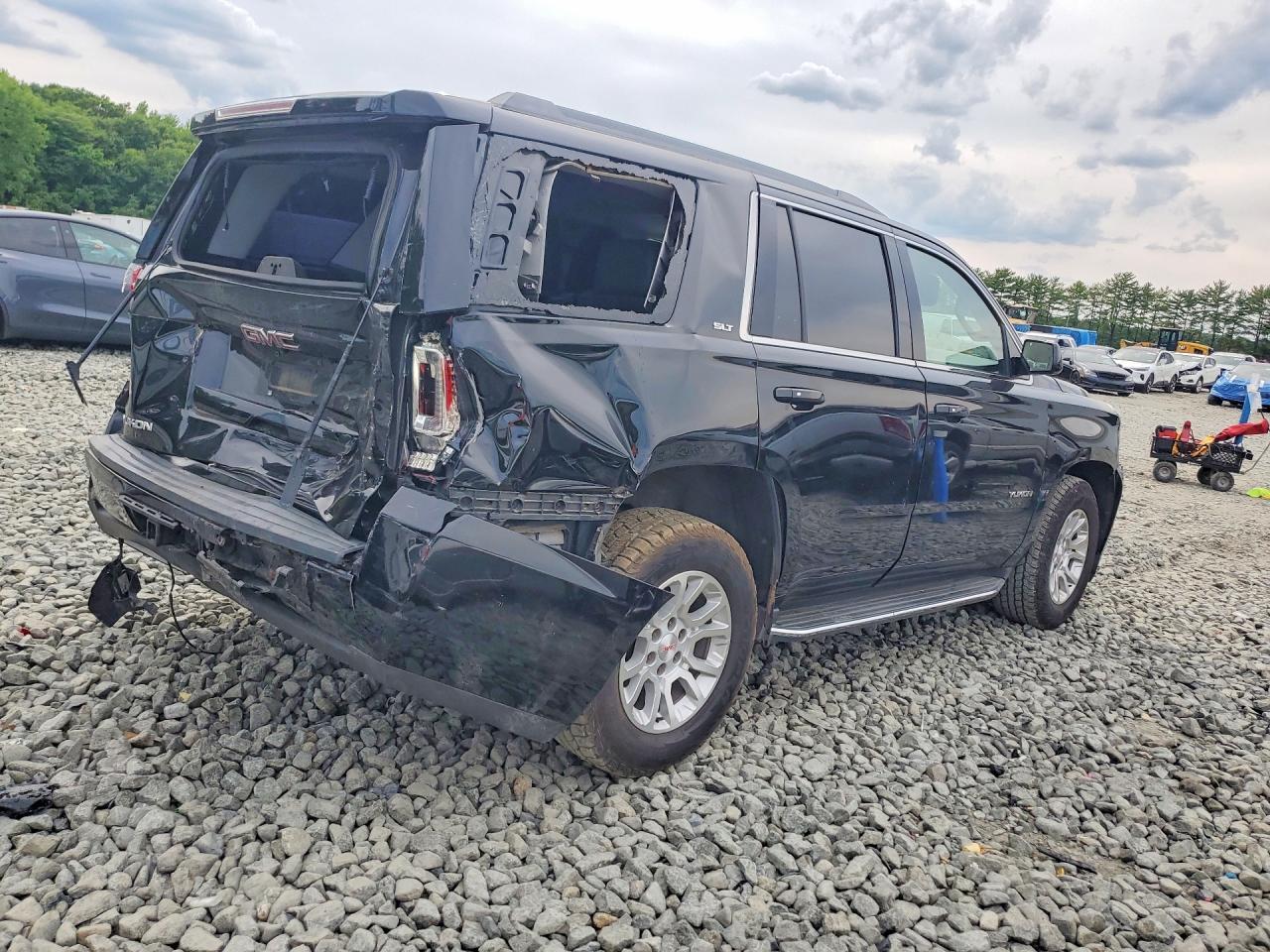 2018 GMC YUKON SLT — Фото 3 из 13