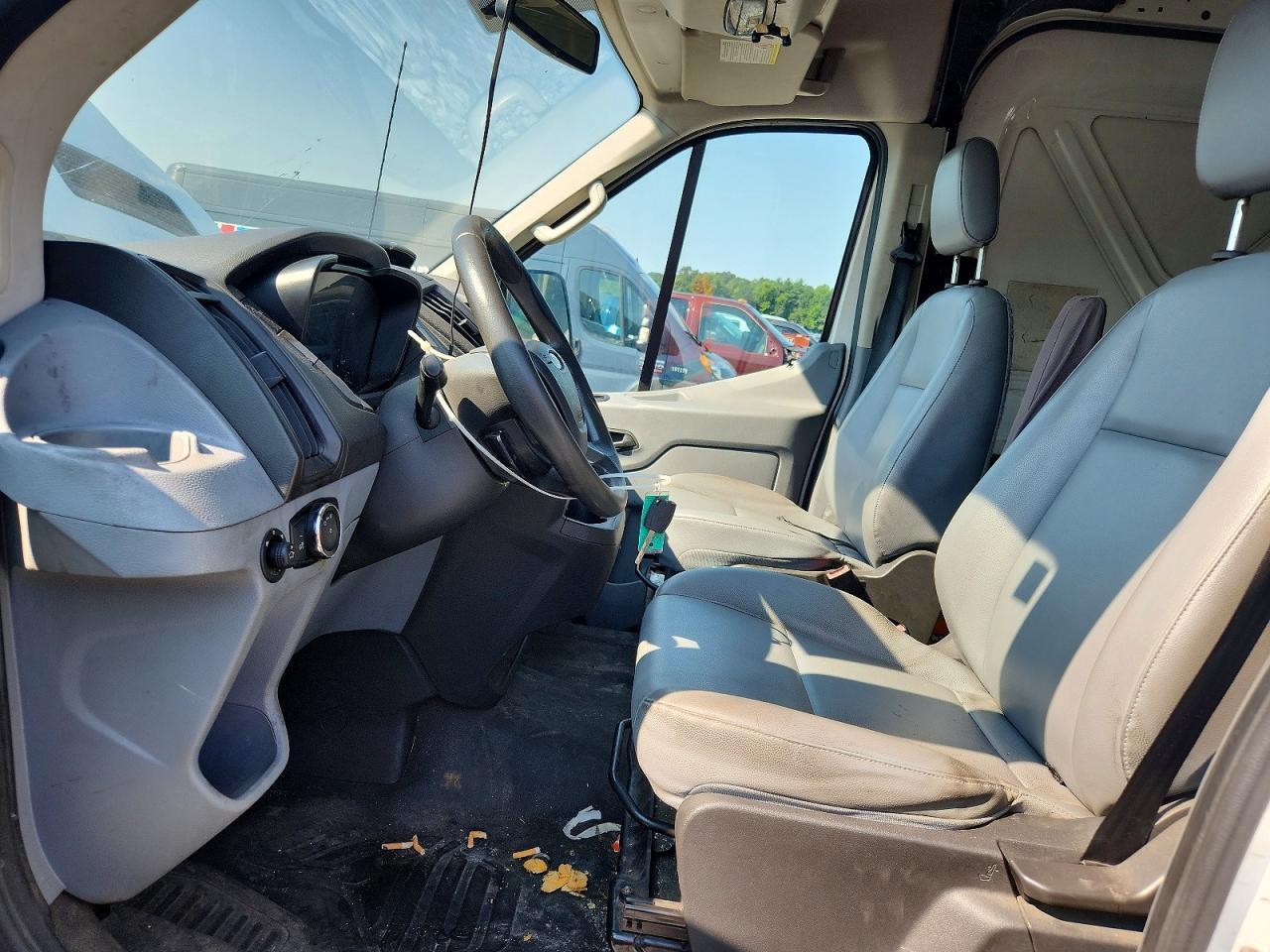 2015 FORD TRANSIT T-150 — Фото 7 из 13