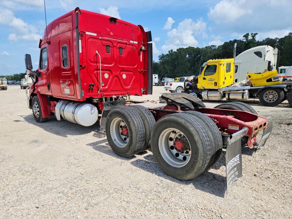 2015 FREIGHTLINER CASCADIA 113 — Фото 2 из 13