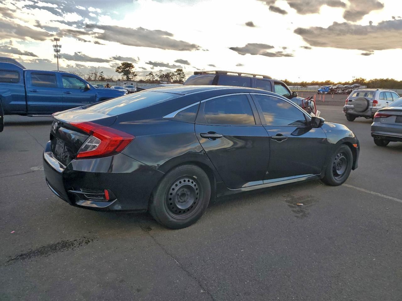 2018 HONDA CIVIC LX — Фото 3 из 13