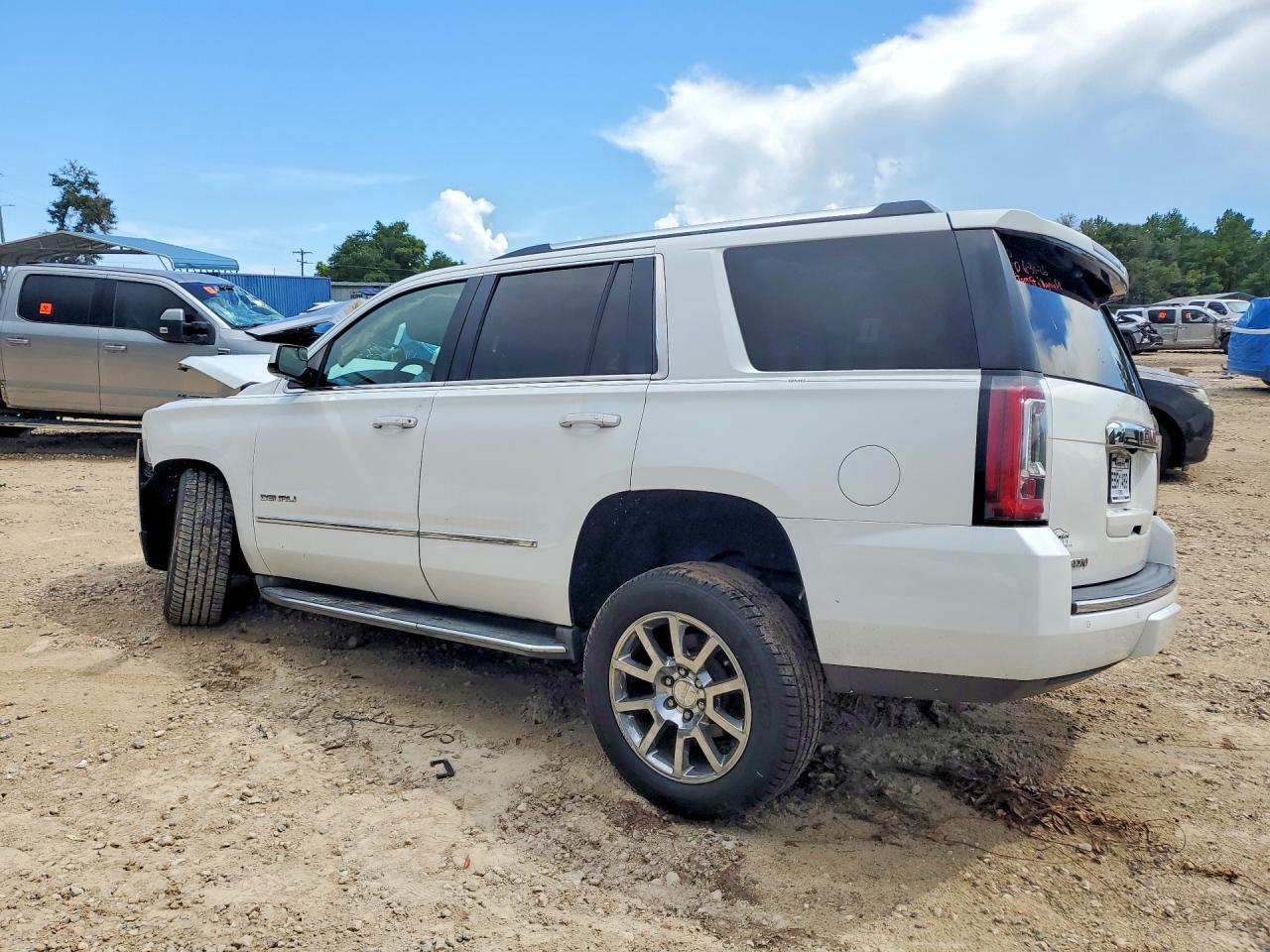 2015 GMC YUKON DENALI — Фото 2 из 14