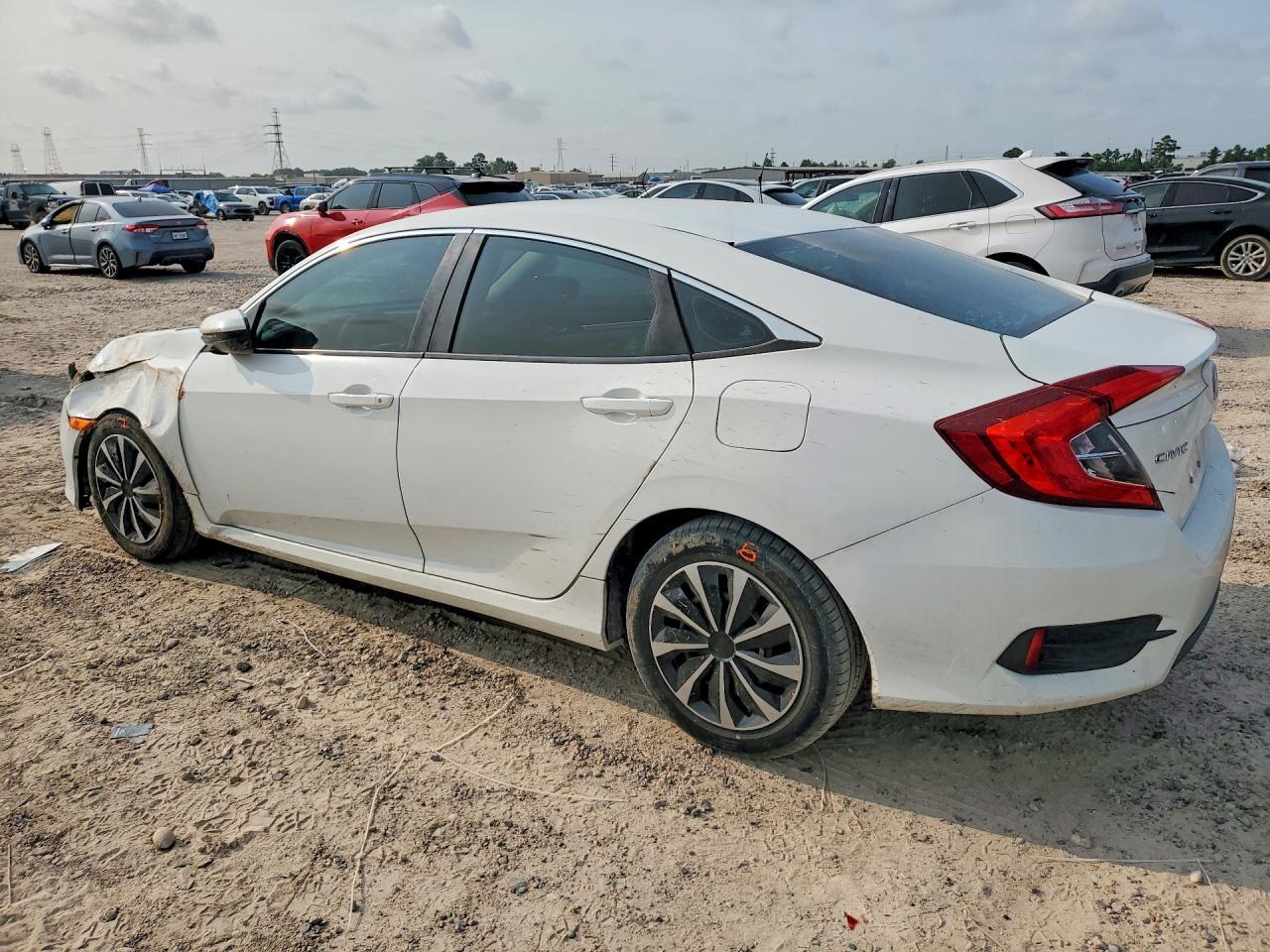 19XFC2F53JE012717 2018 HONDA CIVIC photo no. 2