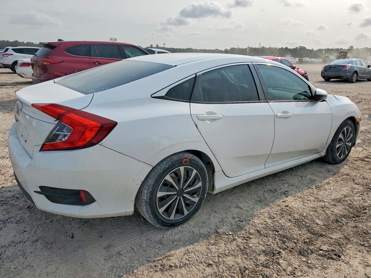 19XFC2F53JE012717 2018 HONDA CIVIC photo no. 3