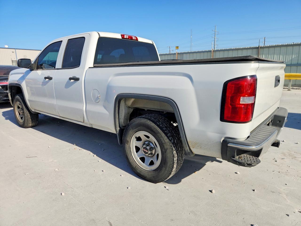 2015 GMC SIERRA C1500 — Фото 2 из 12