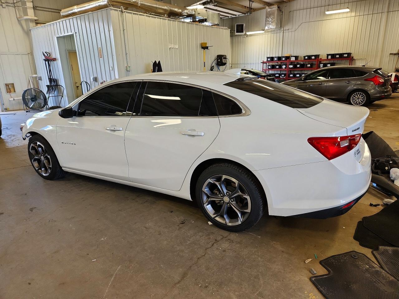 2023 CHEVROLET MALIBU LT — Фото 2 из 13