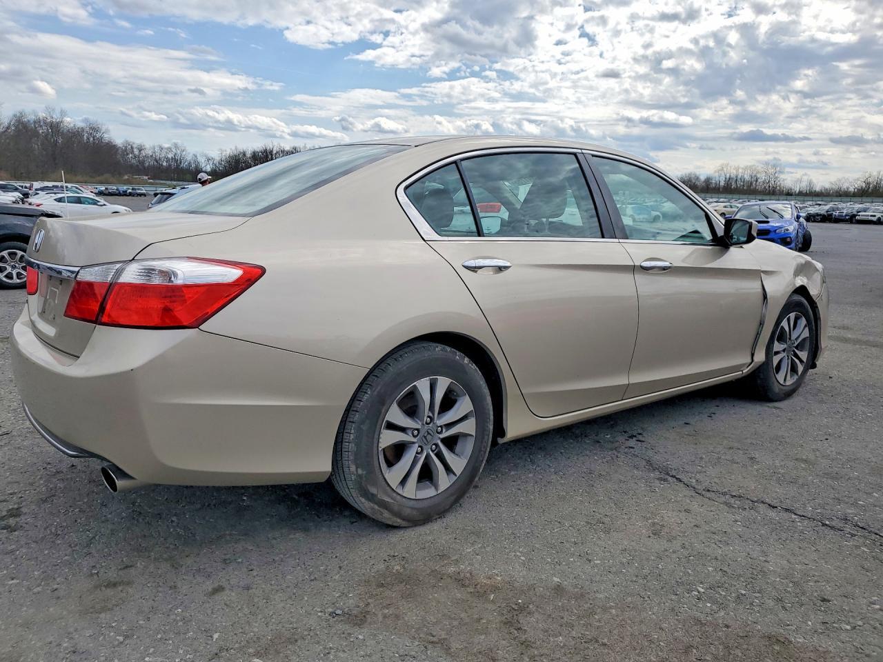 2015 HONDA ACCORD LX — Фото 3 из 12
