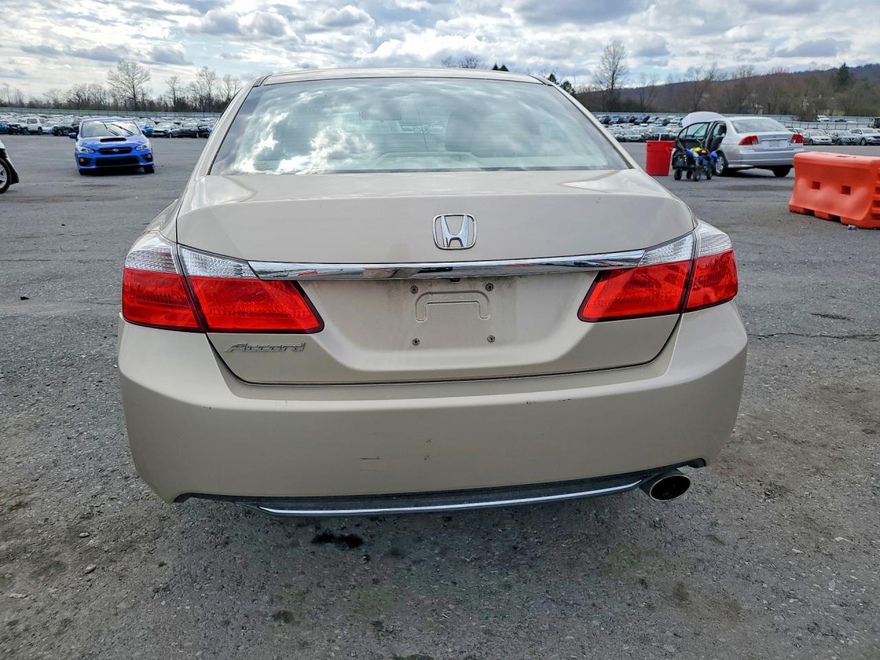 2015 HONDA ACCORD LX — Фото 6 из 12