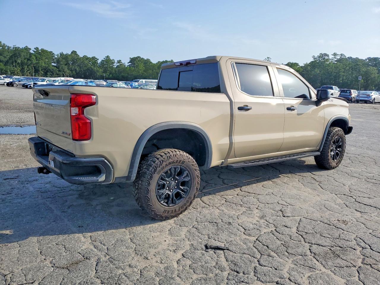 3GCUDHEL7PG166996 2023 CHEVROLET SILVERADO photo no. 3