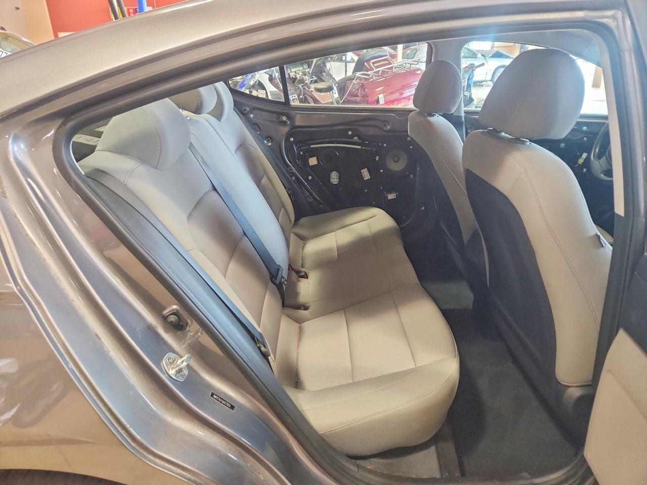 5NPD74LF0JH275151 2018 HYUNDAI ELANTRA photo no. 10