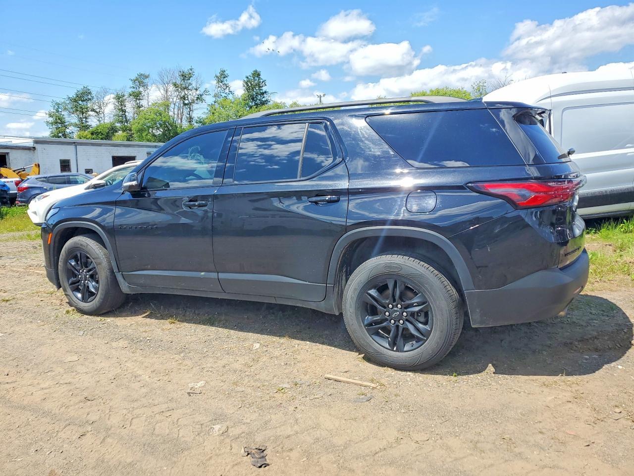 2023 CHEVROLET TRAVERSE LT — Фото 2 из 14