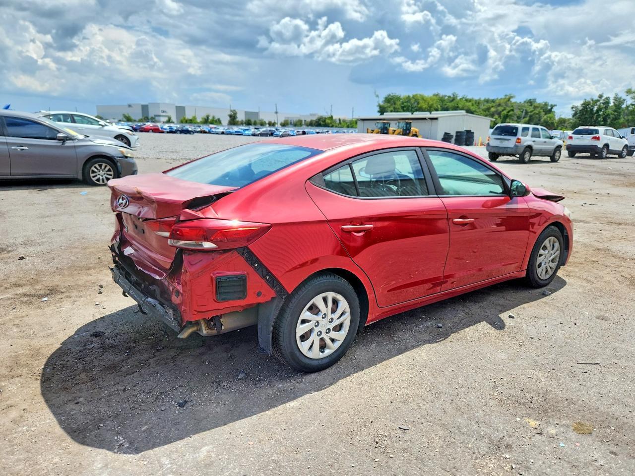 2018 HYUNDAI ELANTRA SE — Фото 3 из 12