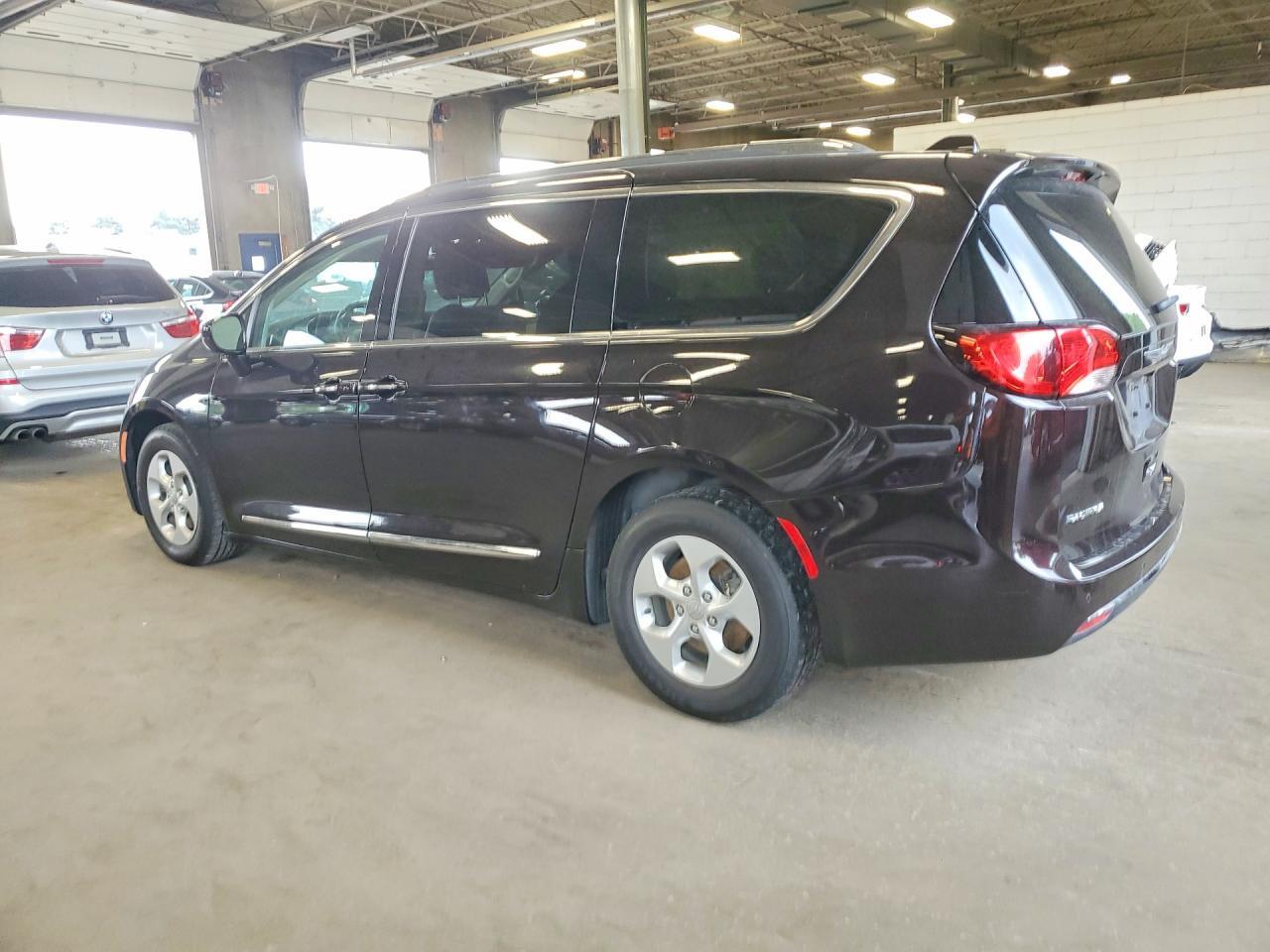 2023 CHRYSLER PACIFICA TOURING L PLUS — Фото 2 из 14