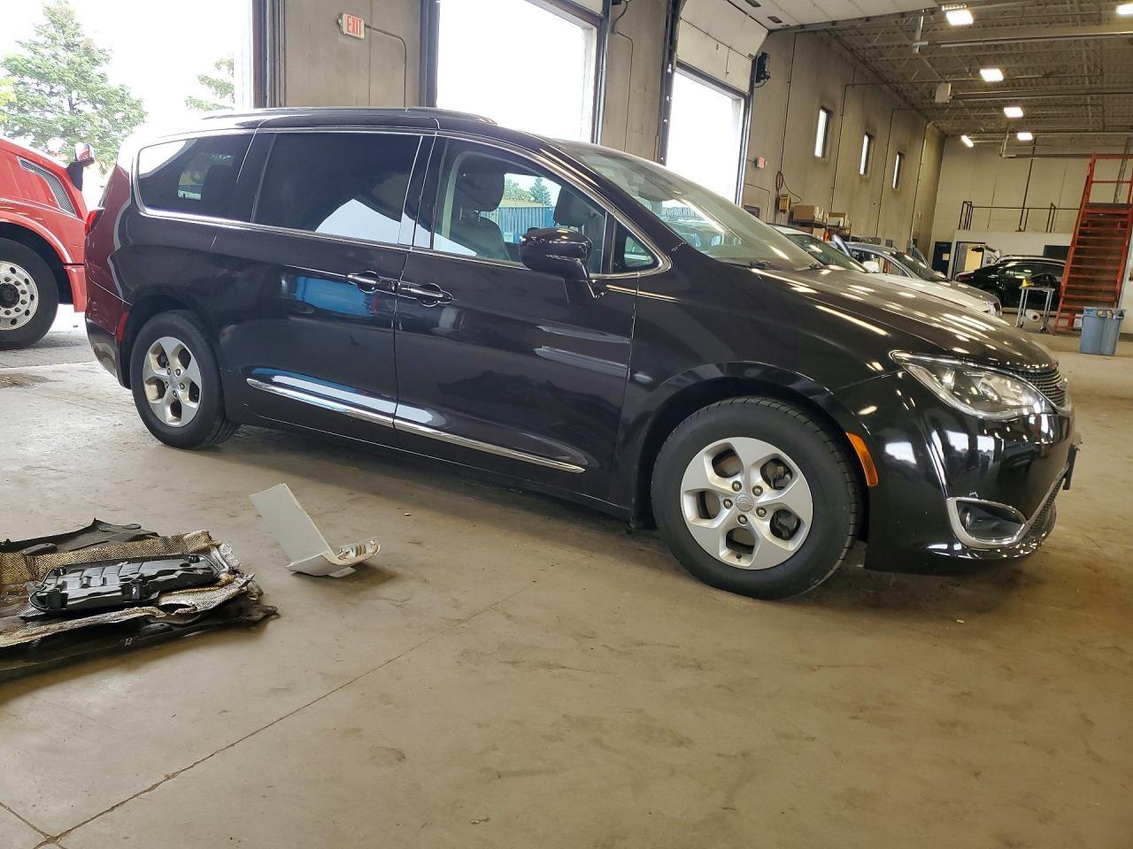 2023 CHRYSLER PACIFICA TOURING L PLUS — Фото 4 из 14