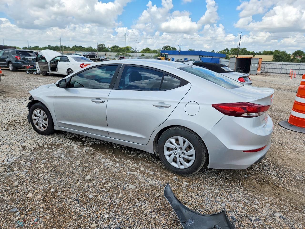 2018 HYUNDAI ELANTRA SE — Фото 2 из 13