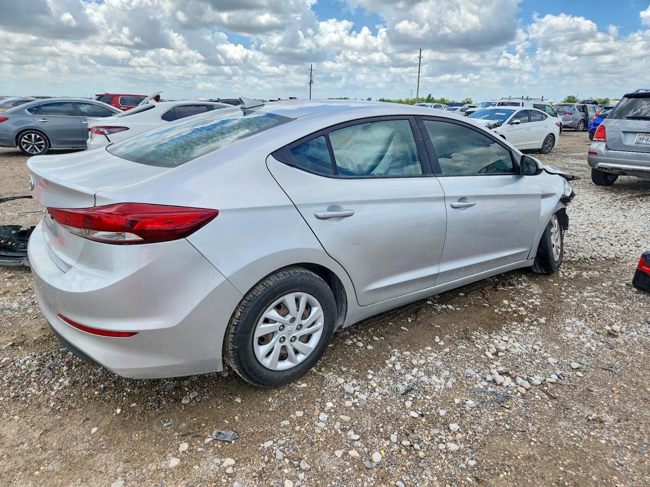 2018 HYUNDAI ELANTRA SE — Фото 3 из 13