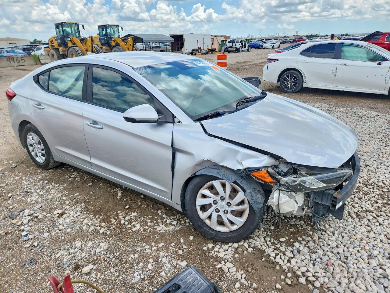 2018 HYUNDAI ELANTRA SE — Фото 4 из 13
