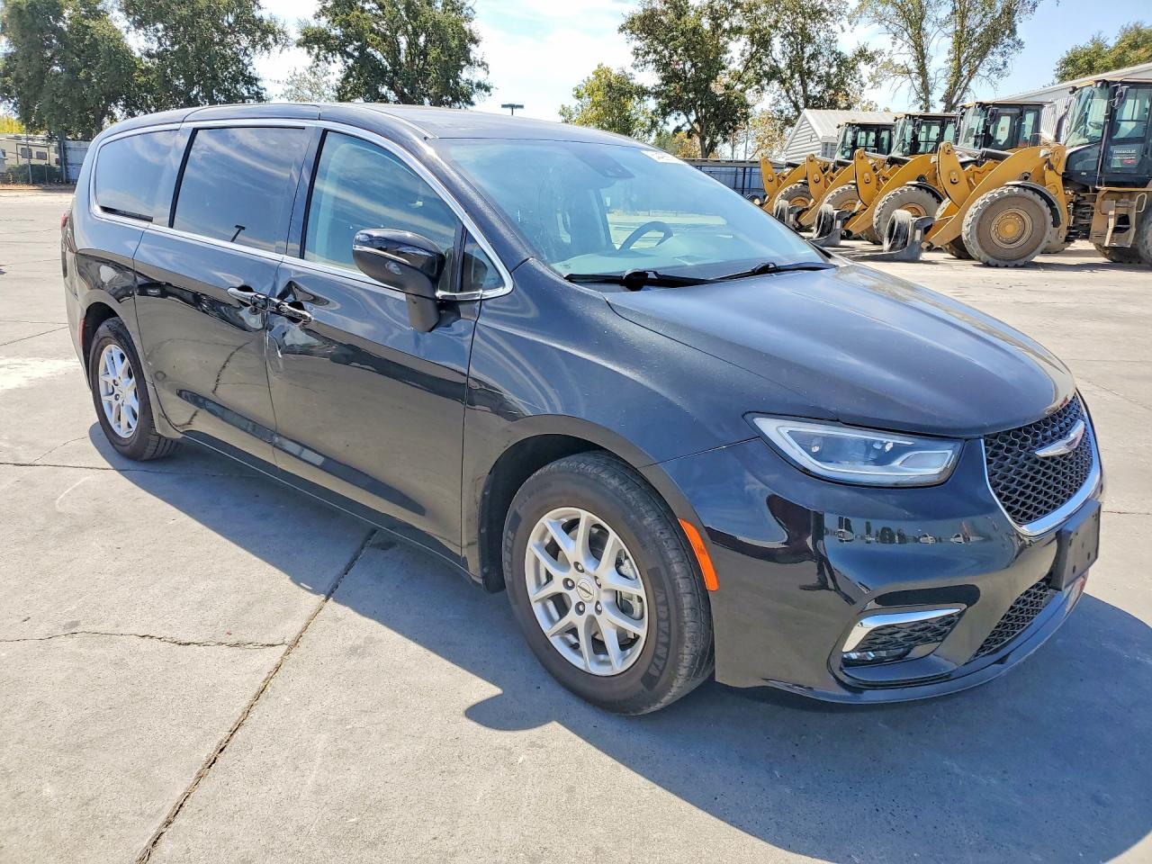2023 CHRYSLER PACIFICA TOURING L — Фото 4 из 13