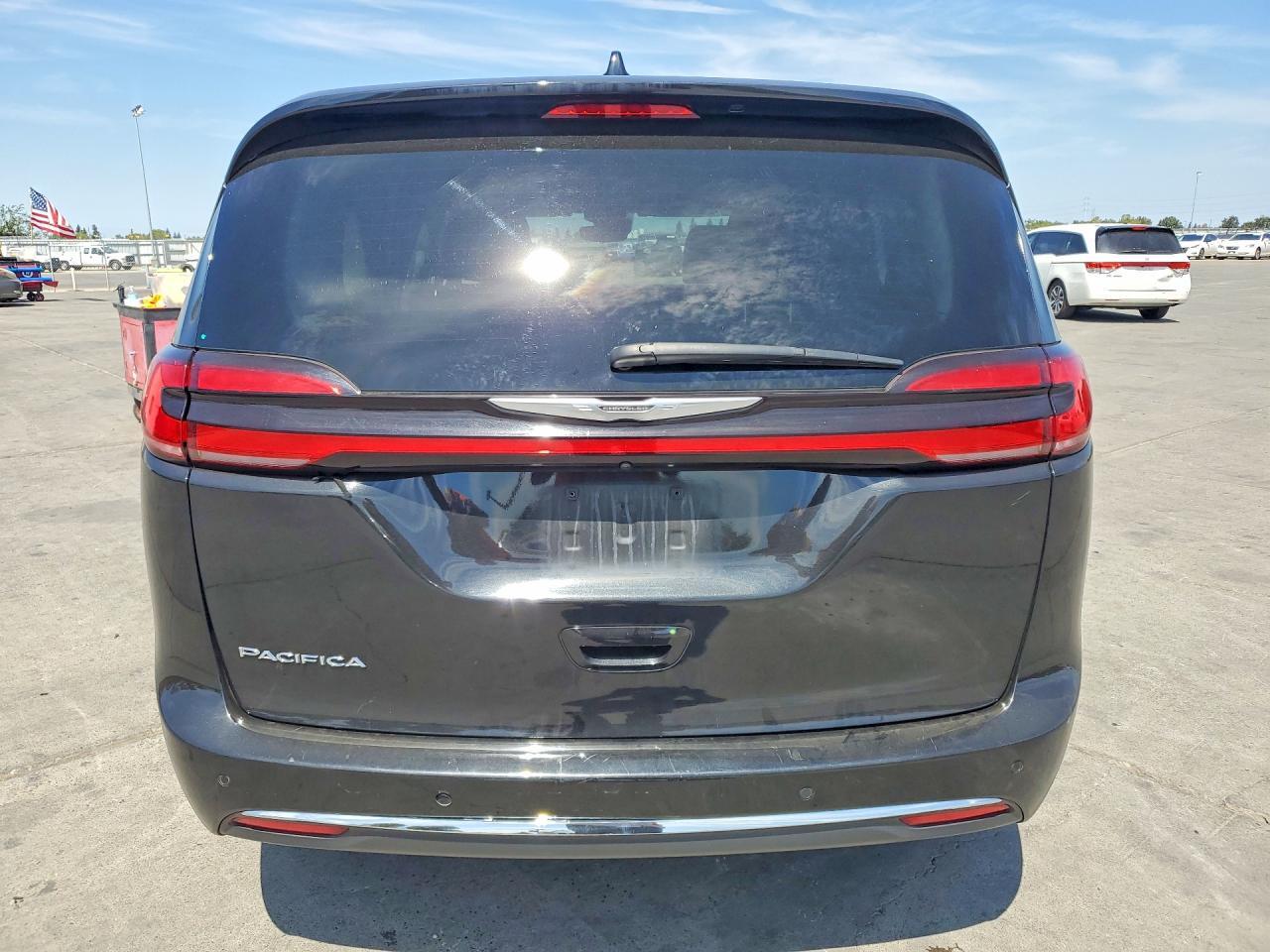 2023 CHRYSLER PACIFICA TOURING L — Фото 6 из 13