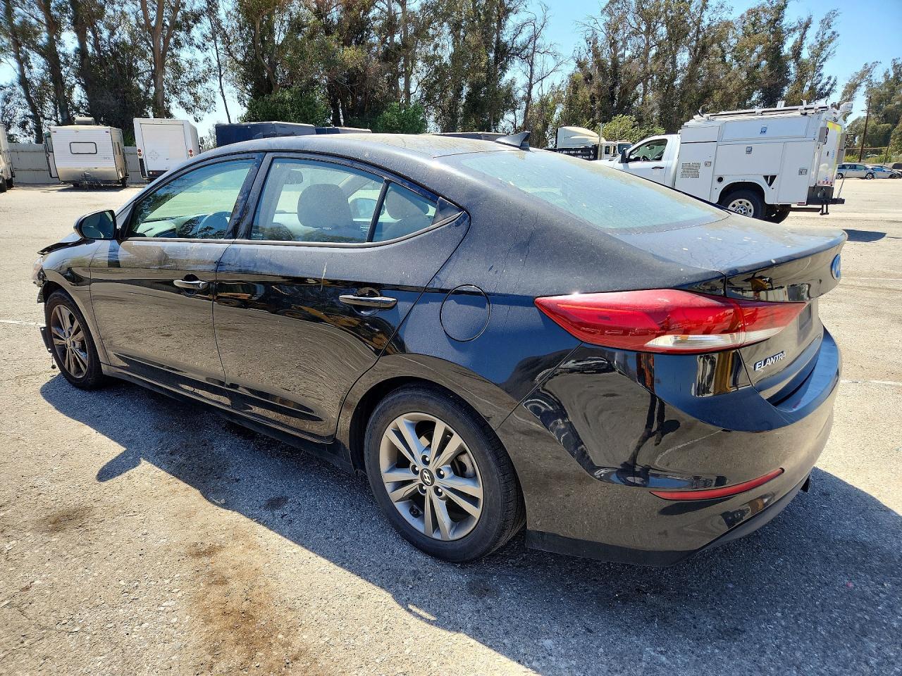 5NPD84LF2JH228541 2018 HYUNDAI ELANTRA photo no. 2