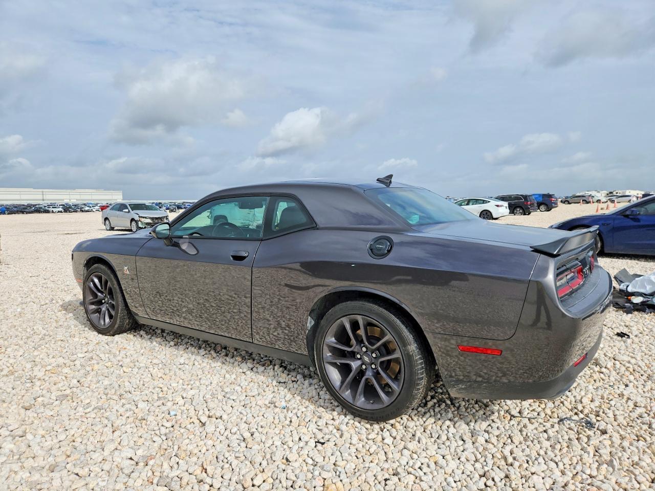 2C3CDZFJ5PH662575 2023 DODGE CHALLENGER photo no. 2
