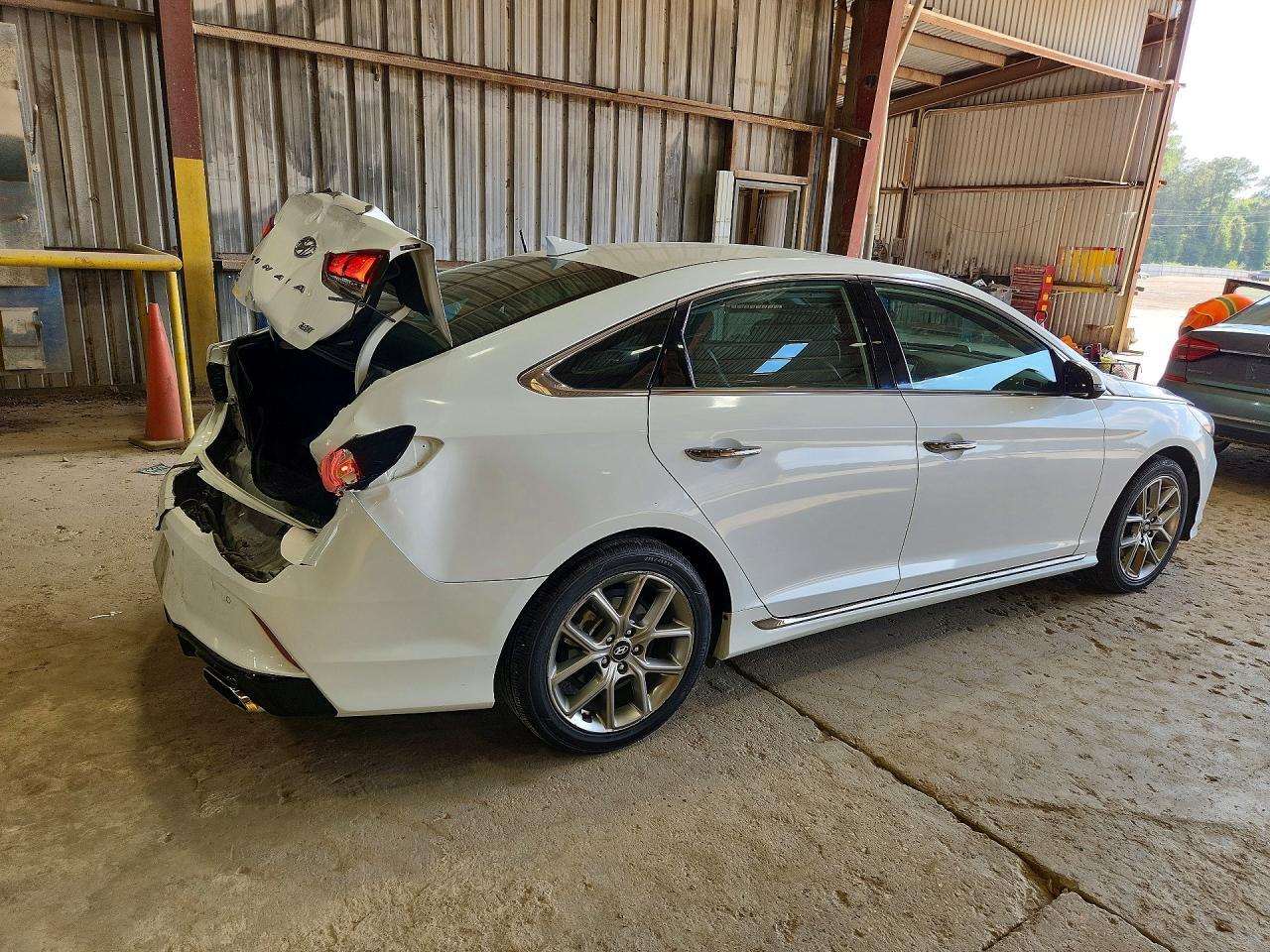2018 HYUNDAI SONATA LIMITED 2.0T — Фото 3 из 12