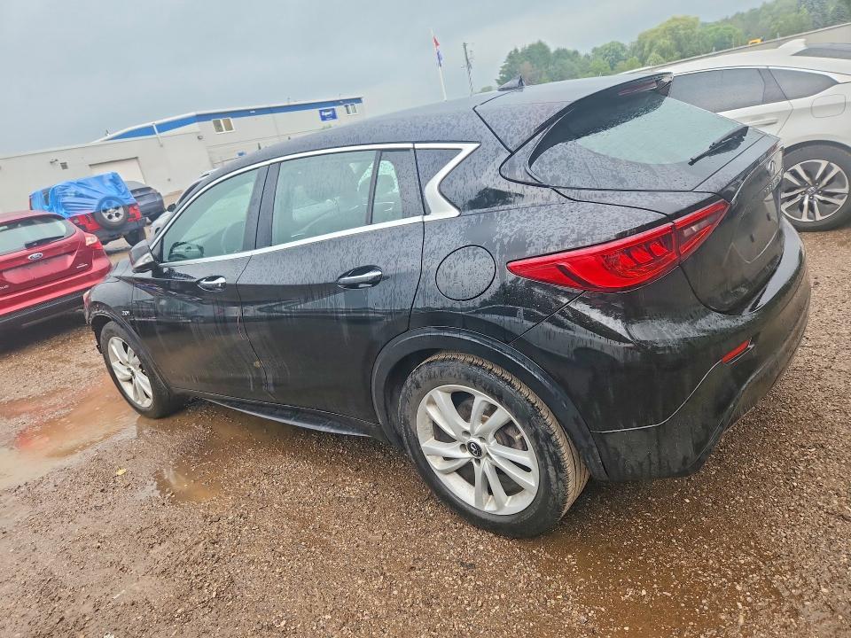 SJKCH5CPXJA050859 2018 INFINITI QX30 photo no. 2