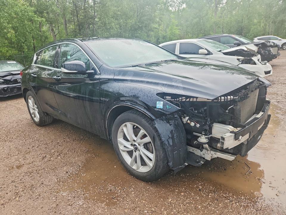 SJKCH5CPXJA050859 2018 INFINITI QX30 photo no. 4