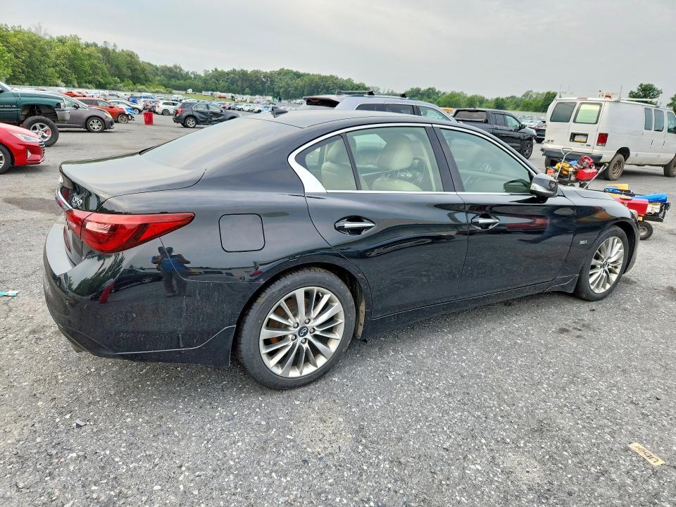 2018 INFINITI Q50 3.0T LUXE — Фото 3 из 12