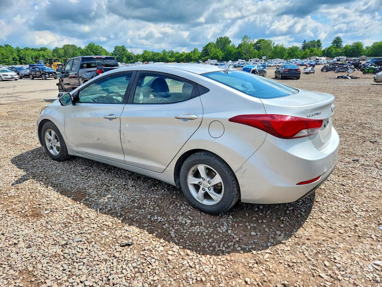 2015 HYUNDAI ELANTRA SE — Фото 2 из 12