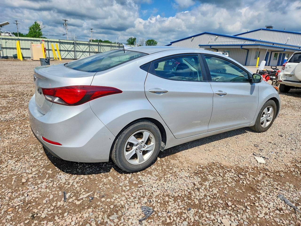 2015 HYUNDAI ELANTRA SE — Фото 3 из 12