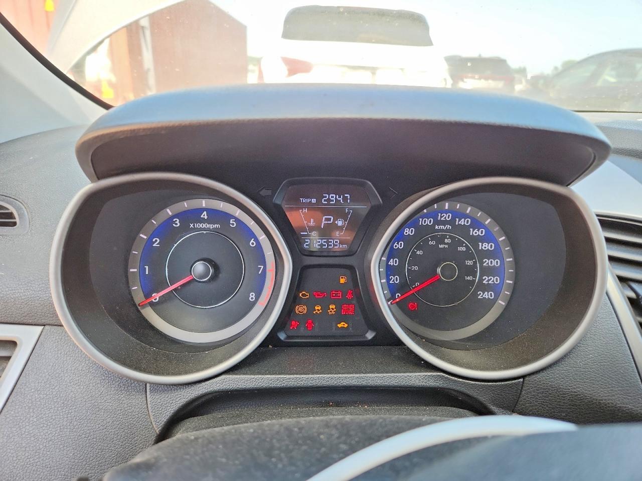 2015 HYUNDAI ELANTRA SE — Фото 9 из 12