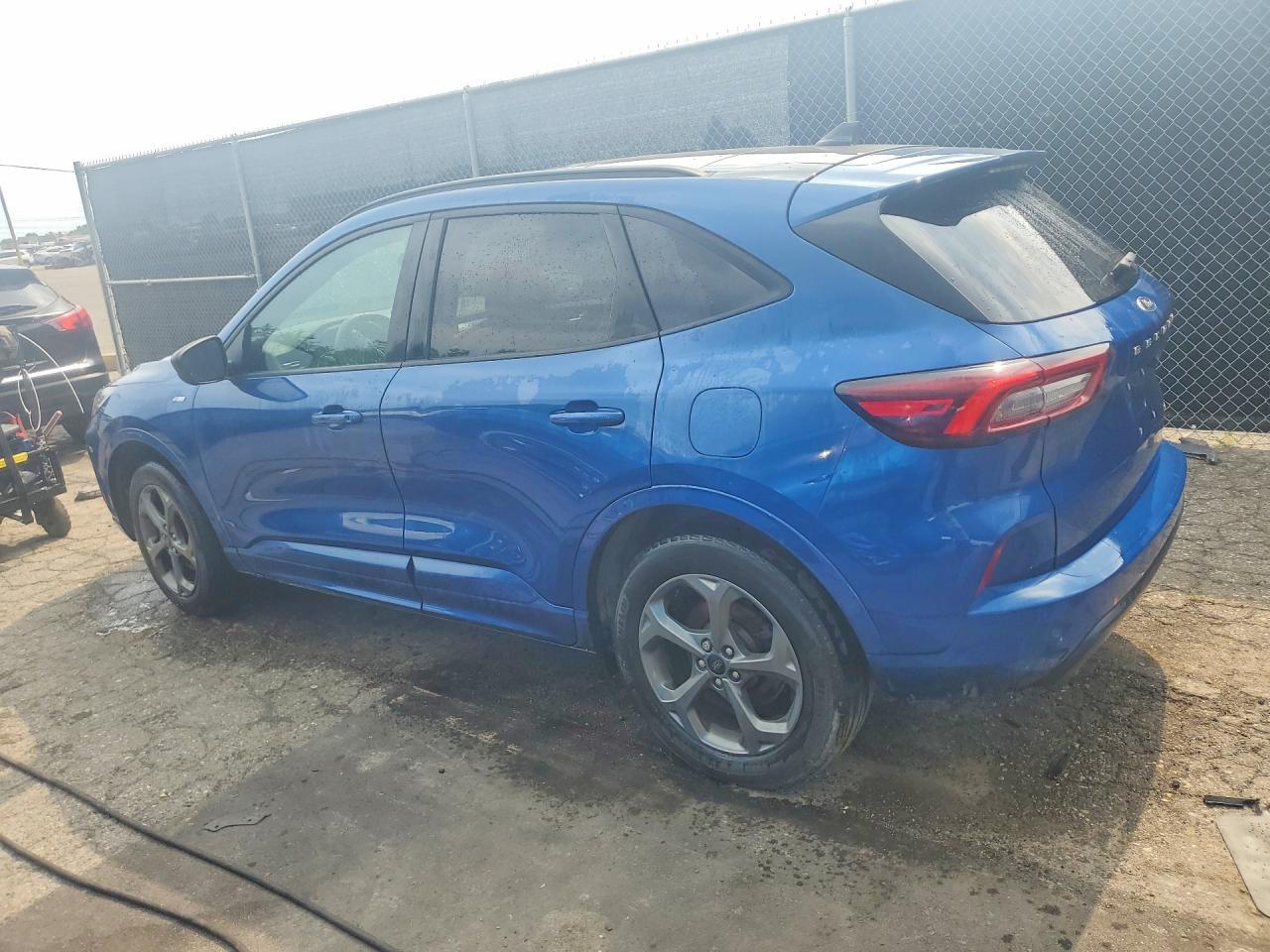 2023 FORD ESCAPE ST LINE — Фото 2 из 13
