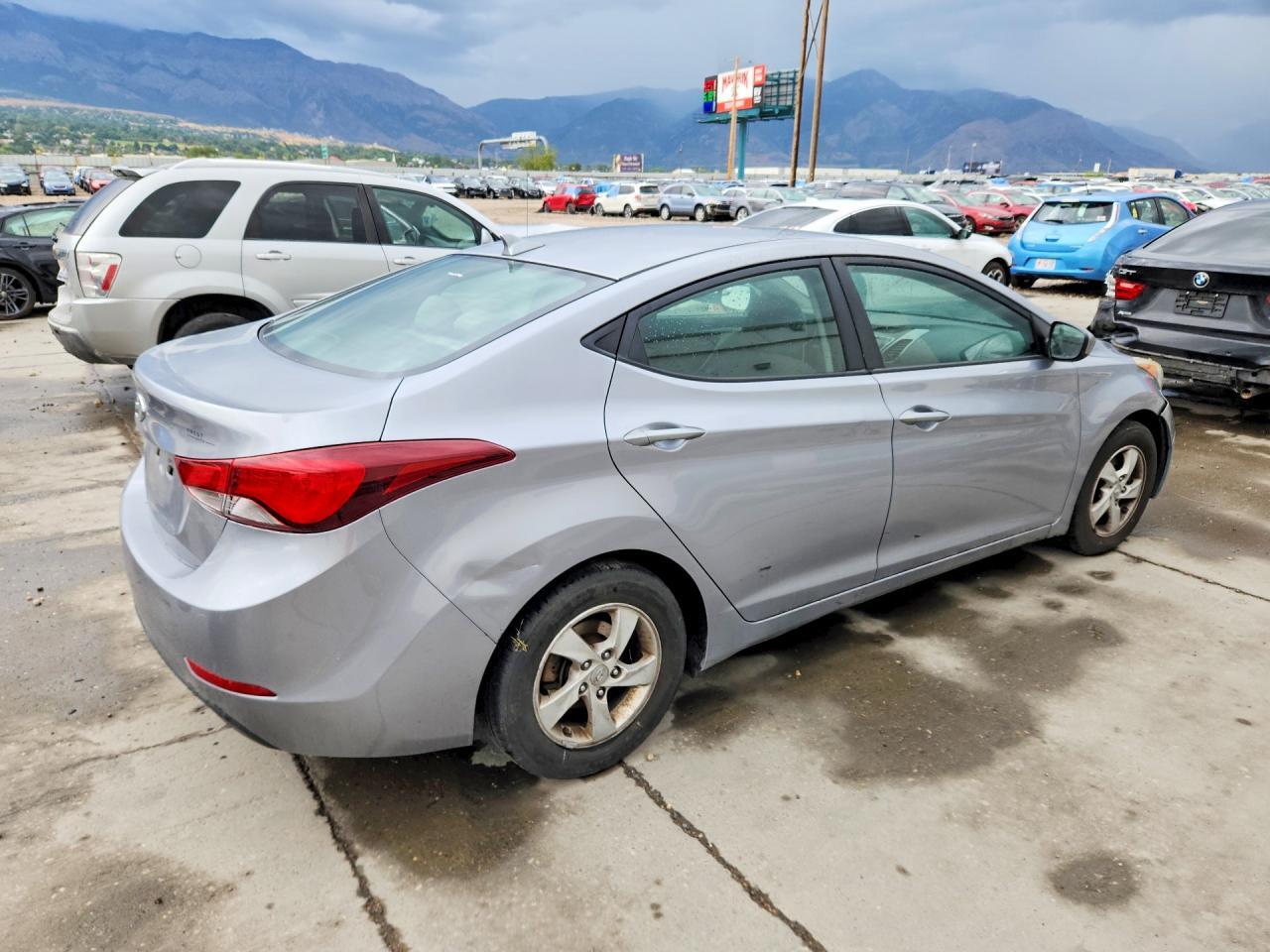 2015 HYUNDAI ELANTRA SE — Фото 3 из 12