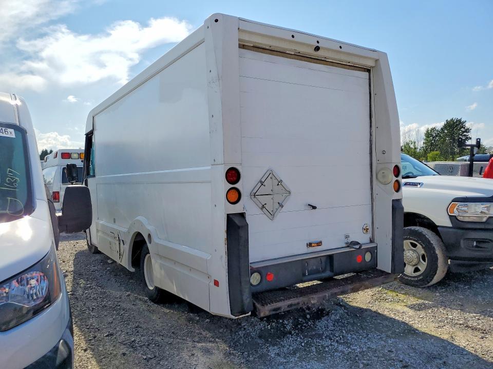 2018 ISUZU NPR — Фото 2 из 13