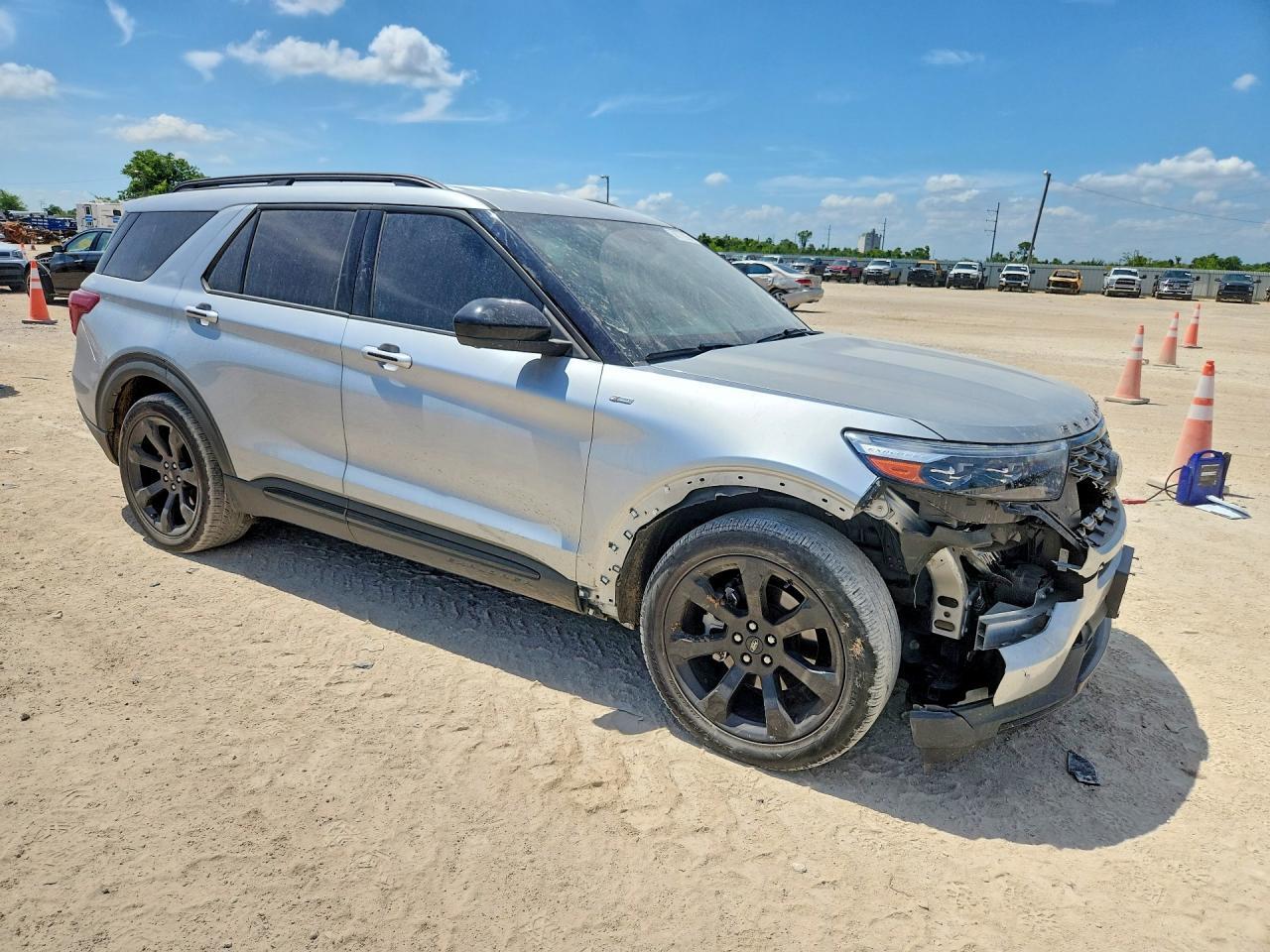1FMSK7KH2PGA93065 2023 FORD EXPLORER photo no. 4