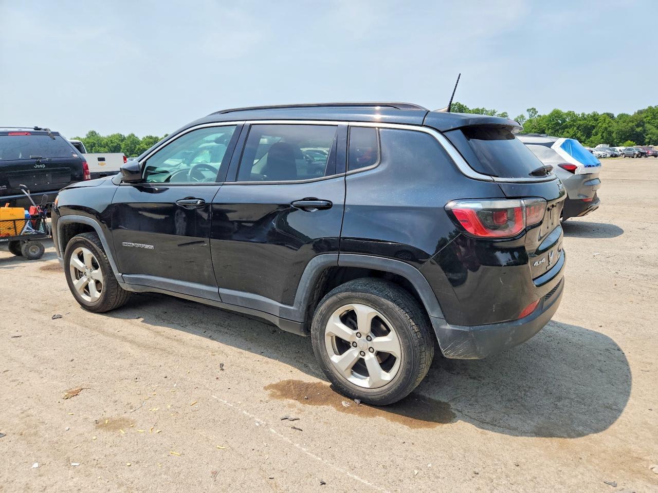 3C4NJDBBXJT155183 2018 JEEP COMPASS photo no. 2