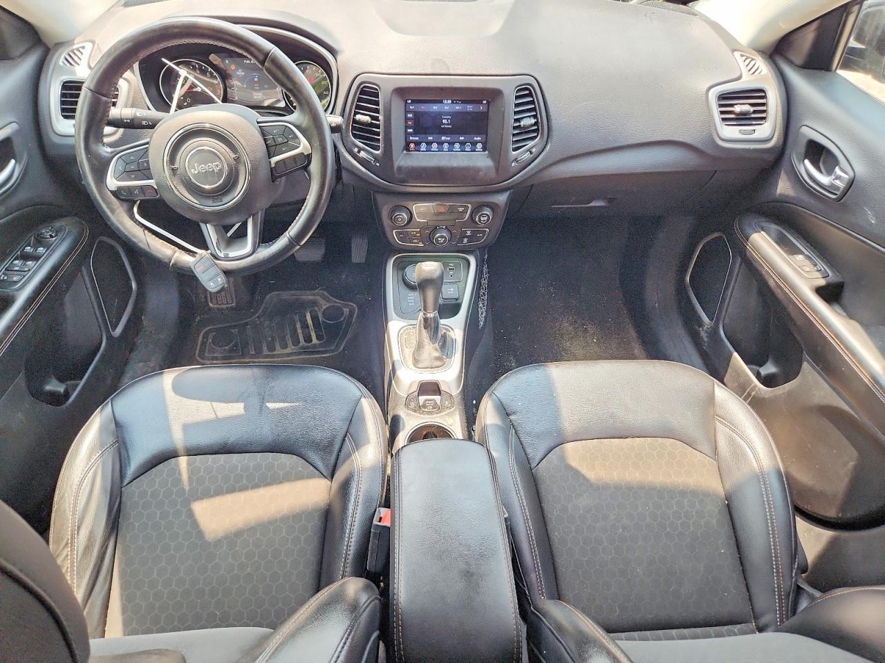 3C4NJDBBXJT155183 2018 JEEP COMPASS photo no. 8