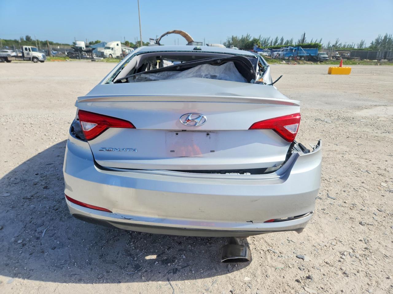 2015 HYUNDAI SONATA SE — Фото 6 из 12