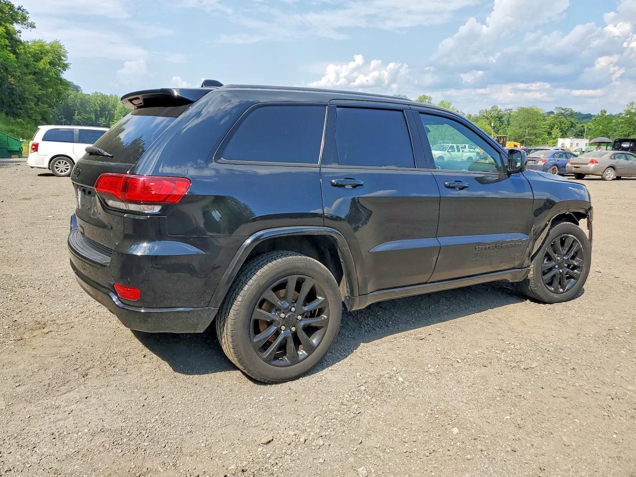 2018 JEEP GRAND CHEROKEE LAREDO — Фото 3 из 13