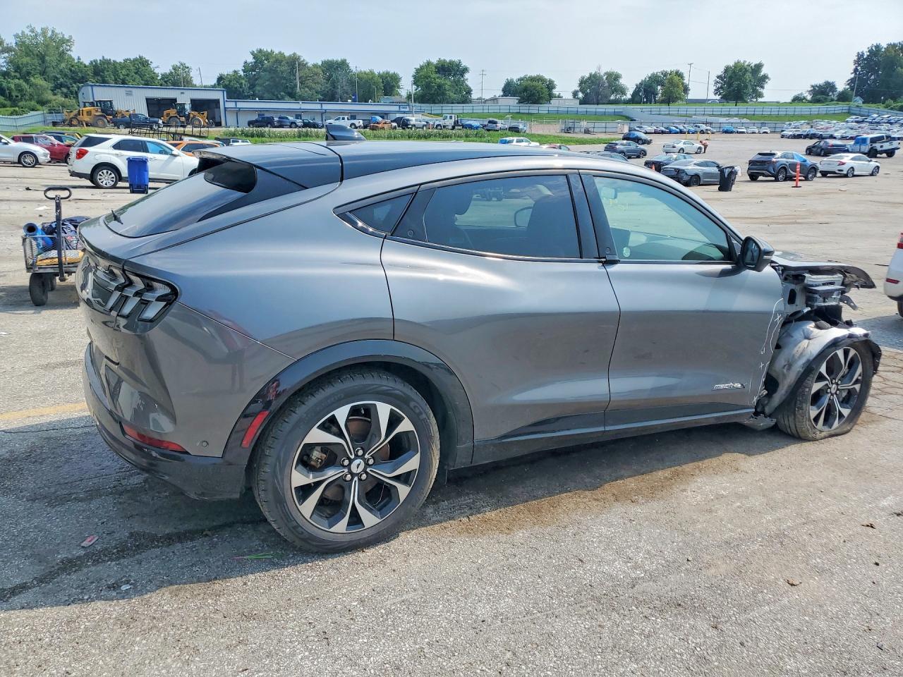 2023 FORD MUSTANG MACH-E AWD 4D SUV PREM — Фото 3 из 12