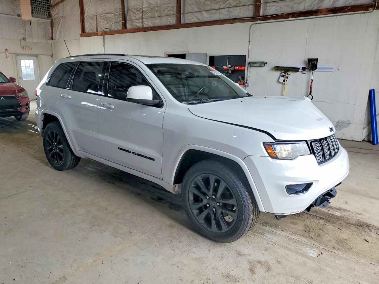 2018 JEEP GRAND CHEROKEE LAREDO — Фото 4 из 13